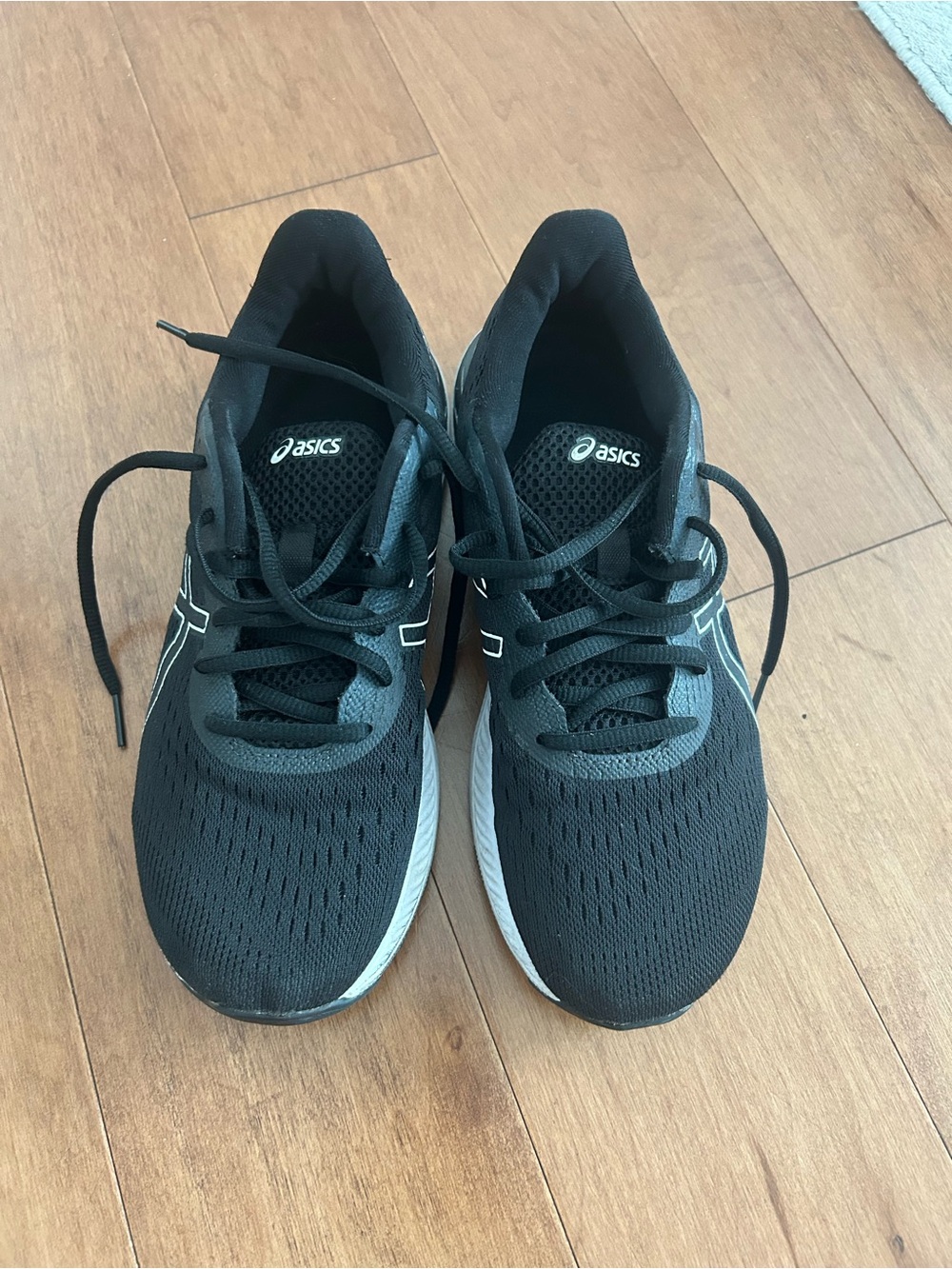 ASICS Gel-Excite 8 Black and White Women’s Athletic Running Shoes (8.5)
